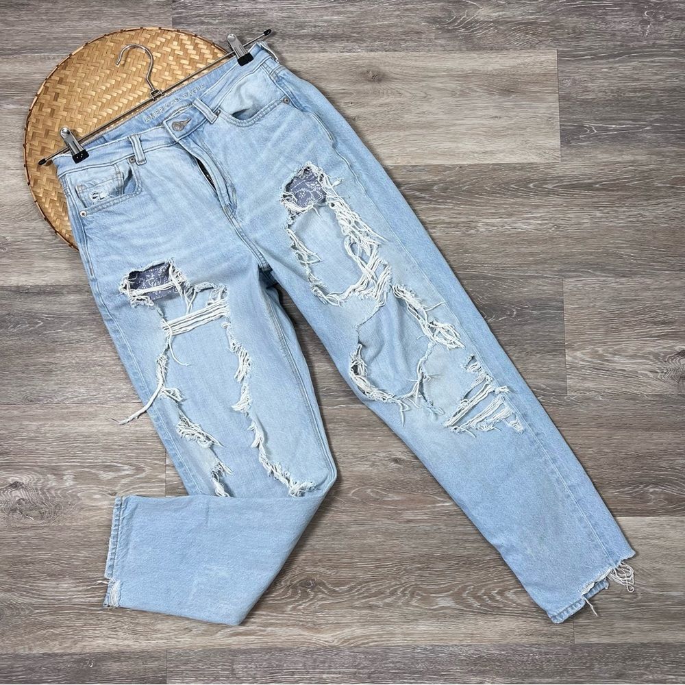 American‎ Eagle ultra distressed light wash mom jean
